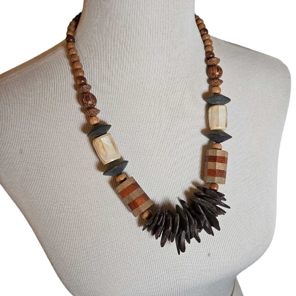 BEAUTIFUL Chunky Wooden Beads statement necklace.